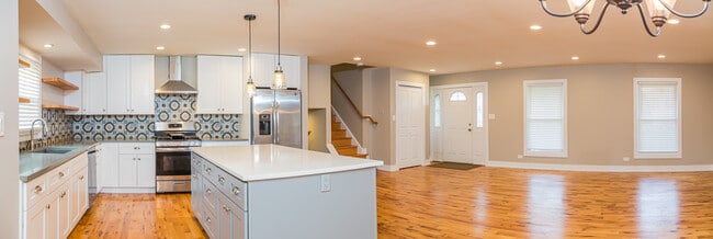 Building Photo - 825 Pheasant Walk Dr