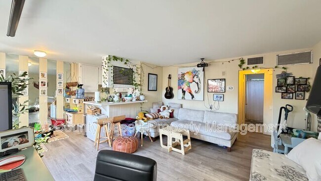 Foto del edificio - 550 El Cielo Rd