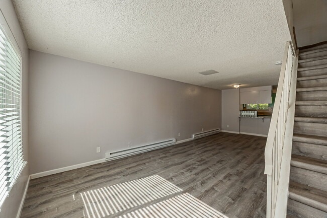 Building Photo - Available immediately, updated townhouse i...
