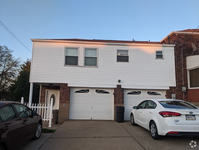Building Photo - 108 Orris St
