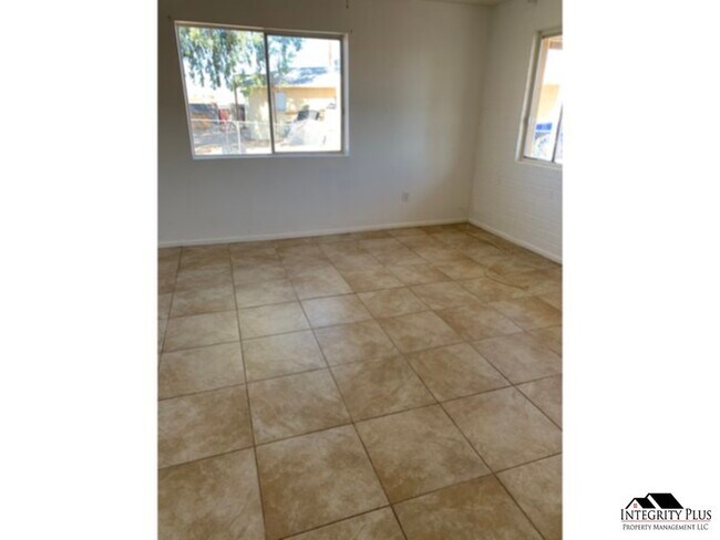 Foto del edificio - 3 bedroom 2 bath home centrally located in Casa Grande
