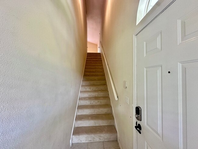 Building Photo - Charming 1-Bedroom Loft-Style Condo in The...