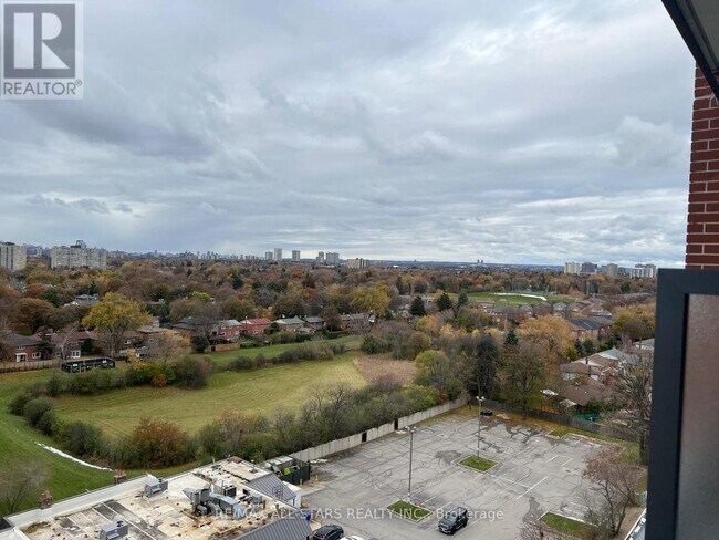 Photo du bâtiment - 3260 Sheppard Ave E