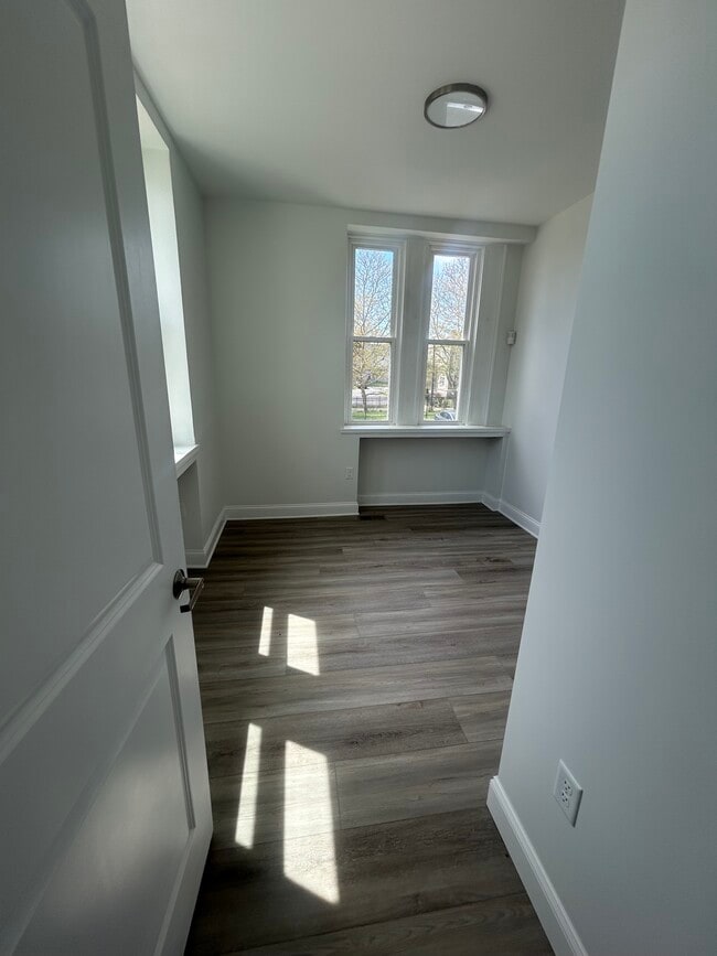 2 BEDROOM - Madison Monroe Apartments