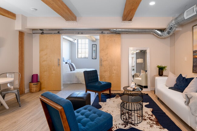Building Photo - 10 Plimpton Ave