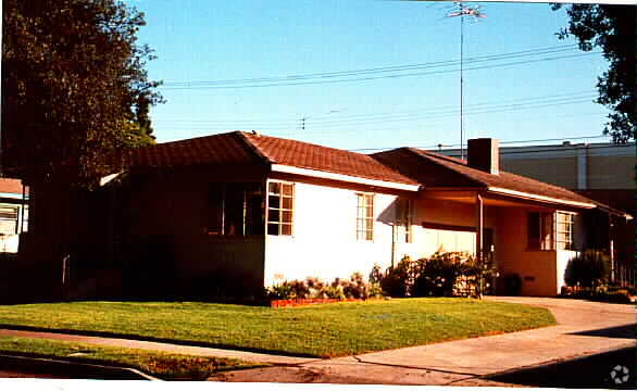 Building Photo - 74-76 N Dos Caminos St