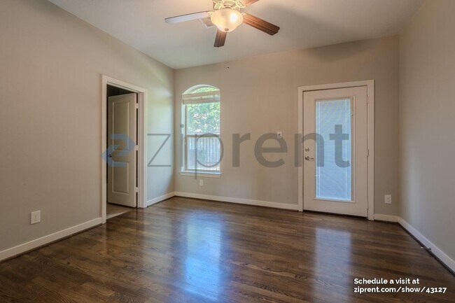 Foto del edificio - 4222 Dickson St