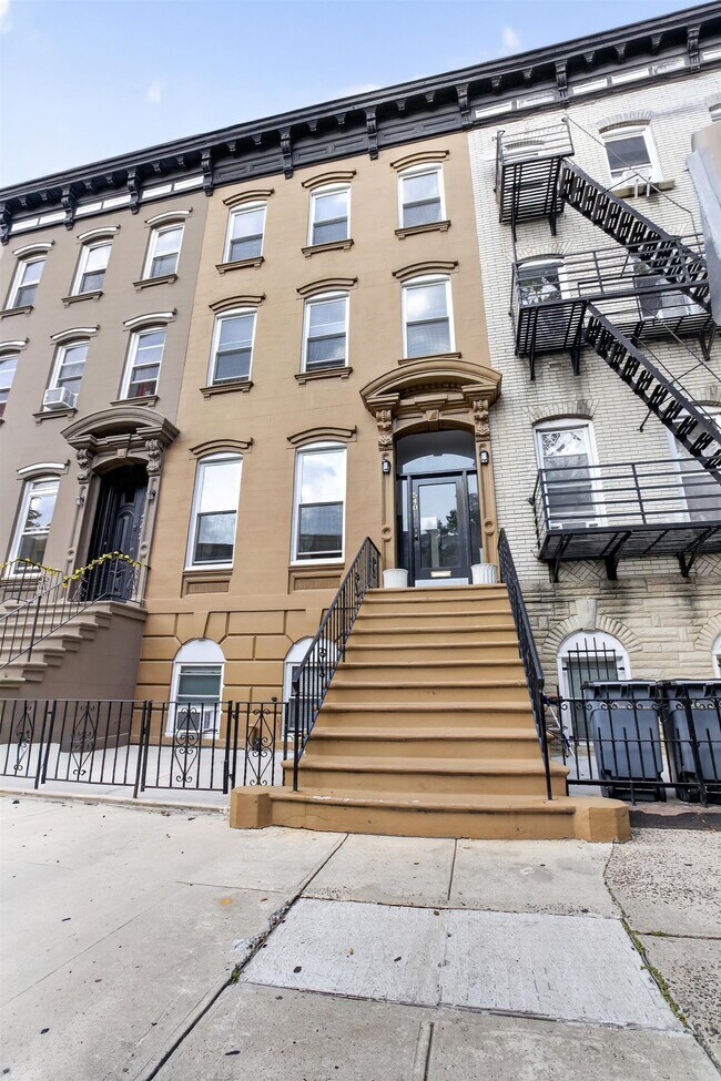 Foto del edificio - 540 Bramhall Ave