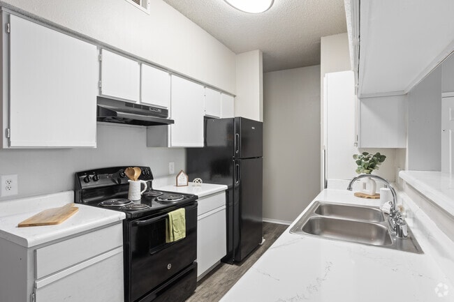 1BR, 1BA - 690SF - Kitchen - The Ranch at Frisco Apartments
