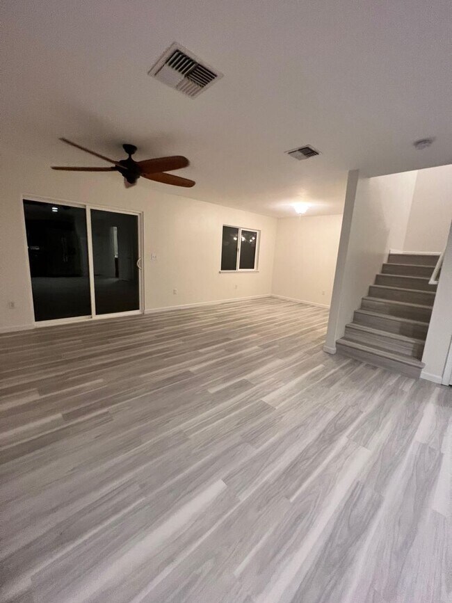 Building Photo - MAKALAE- 3/2.5 House GREAT LOCATION NEWLY ...