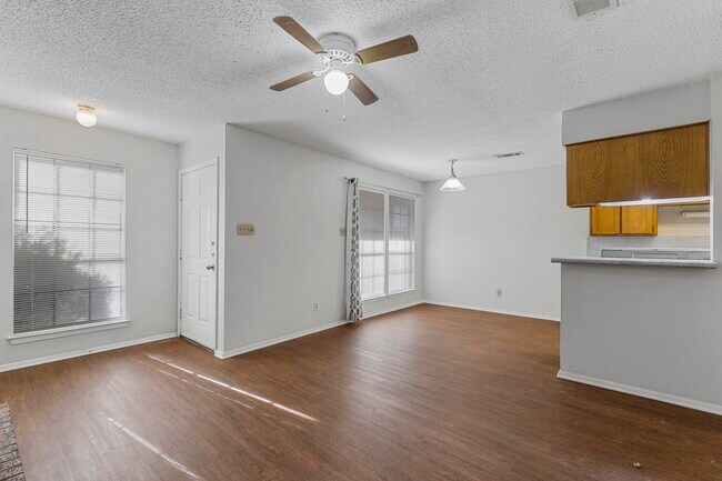 Foto del edificio - 4920 Brianhill Dr