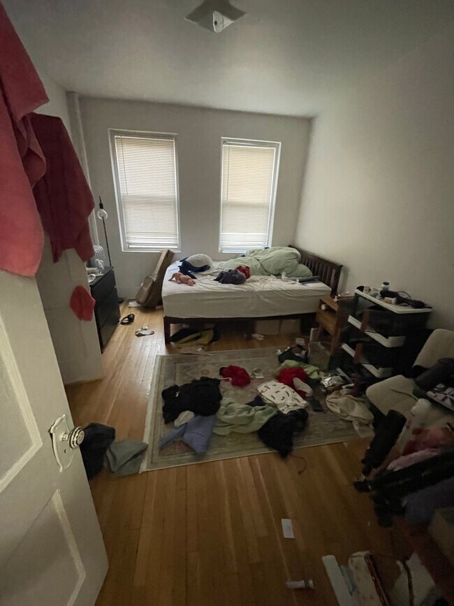 Foto del edificio - Nicely updated 2 bed split right on the Green Line in Allston.