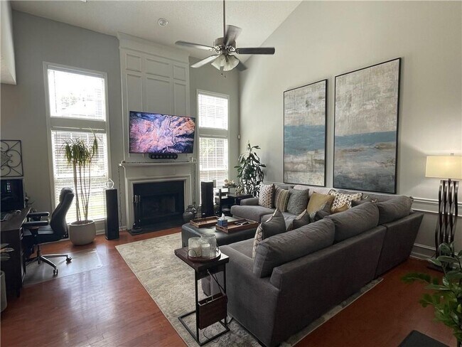 Building Photo - 8960 Friarbridge Dr