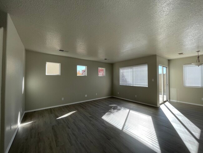 Building Photo - 10716 Habanero Way SE
