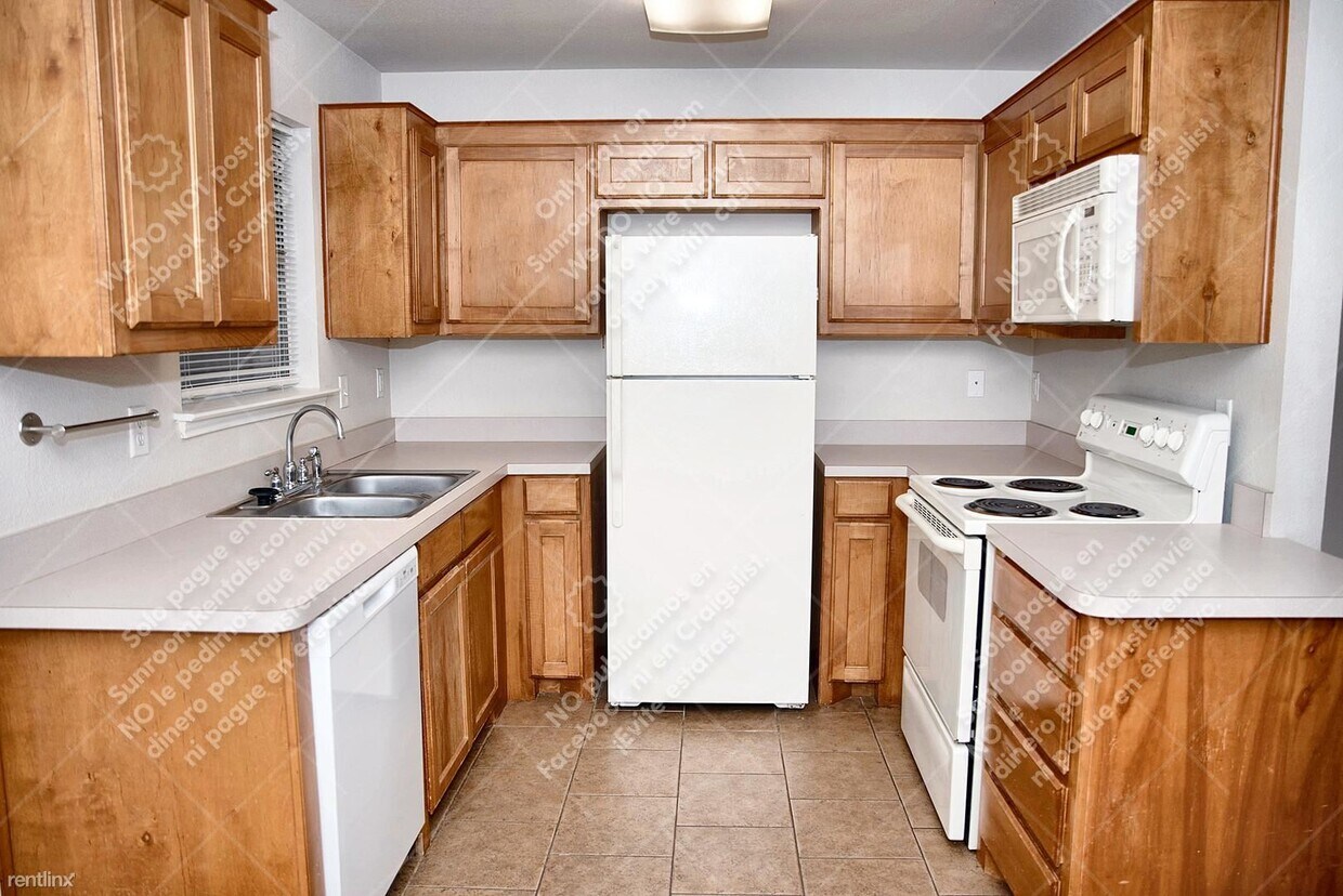 3 br, 2 bath Duplex 117 Stewart Bend Ct B B Townhome Rentals in Azle TX