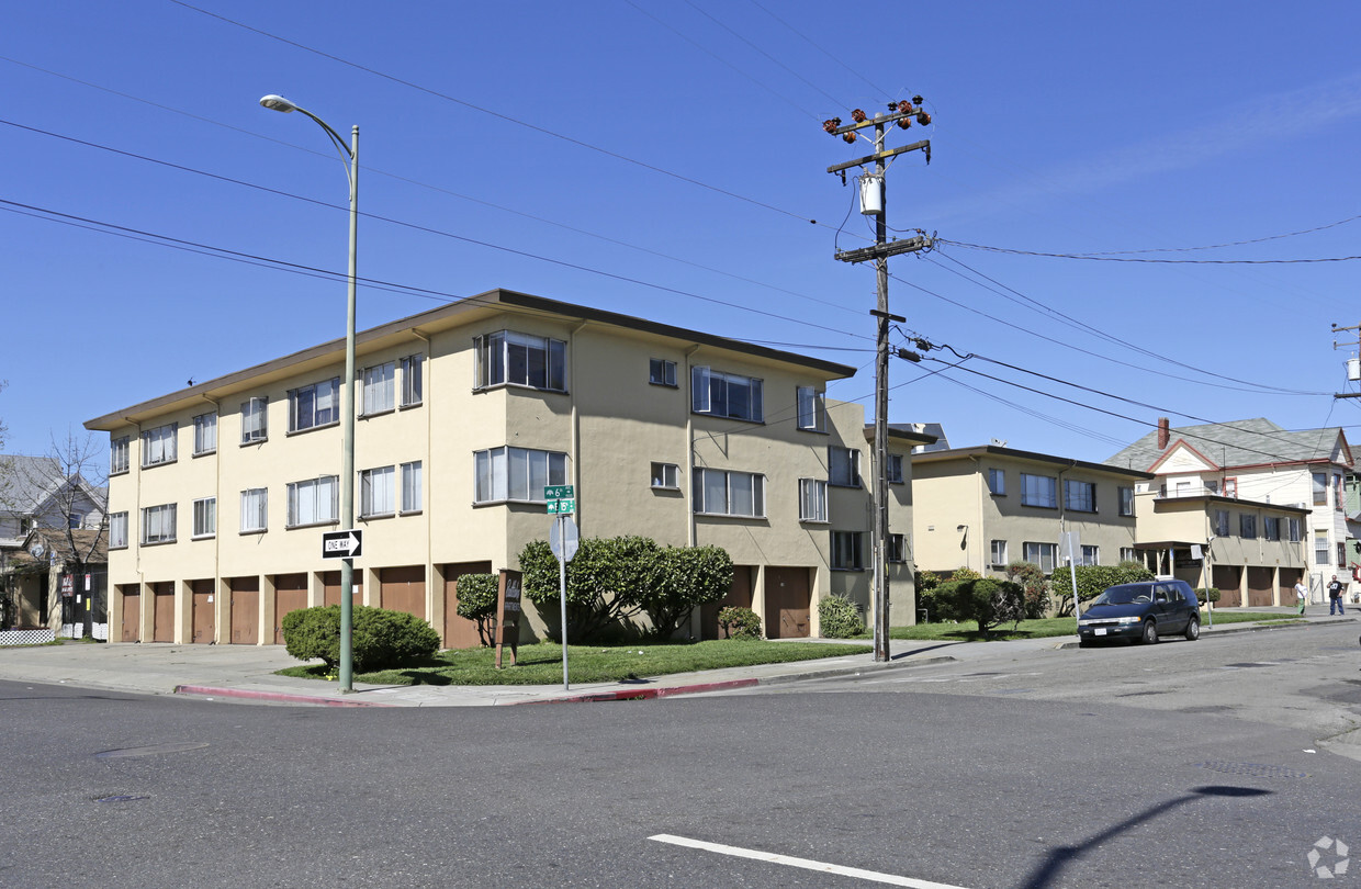 Primary Photo - Eastlake Apartment