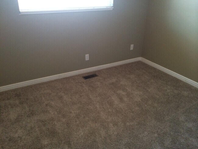 Foto del edificio - 3 Bedroom Townhome with Fenced Yard in Wes...