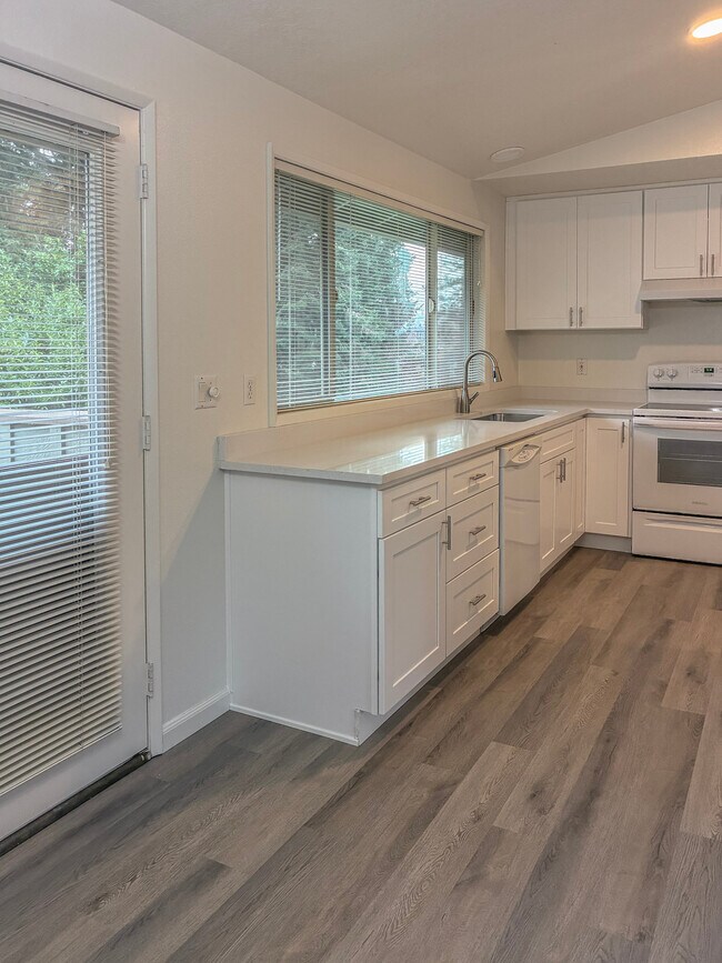 Foto del edificio - 6765 Montauk Cir