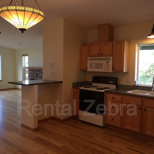 Building Photo - 2457 NE Desert Willow Ct