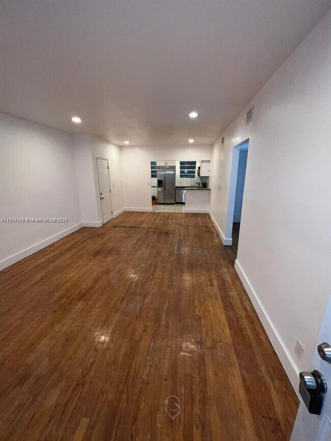 Foto del edificio - 9740 Bay Harbor Terrace