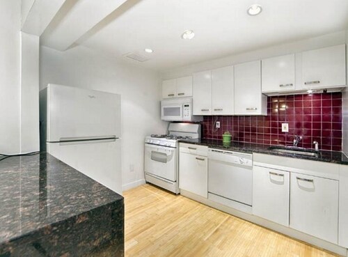 Building Photo - 315 3rd Ave