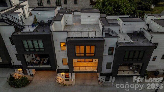 Foto del edificio - 614 Queens Rd