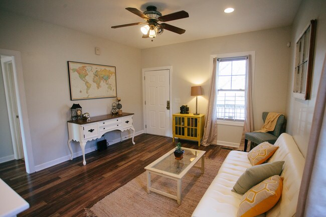 sala de estar - 1103 Summit Ave