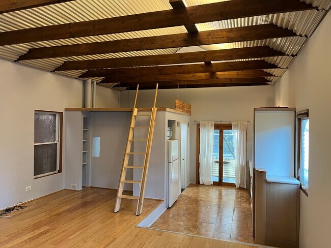 Foto del edificio - 2622 N Burling St