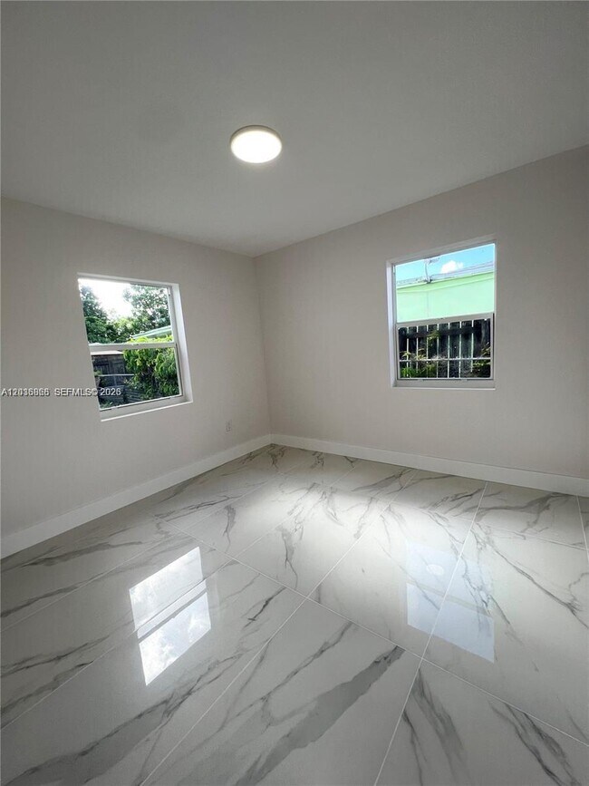 Foto del edificio - 31 SW 67th Ct