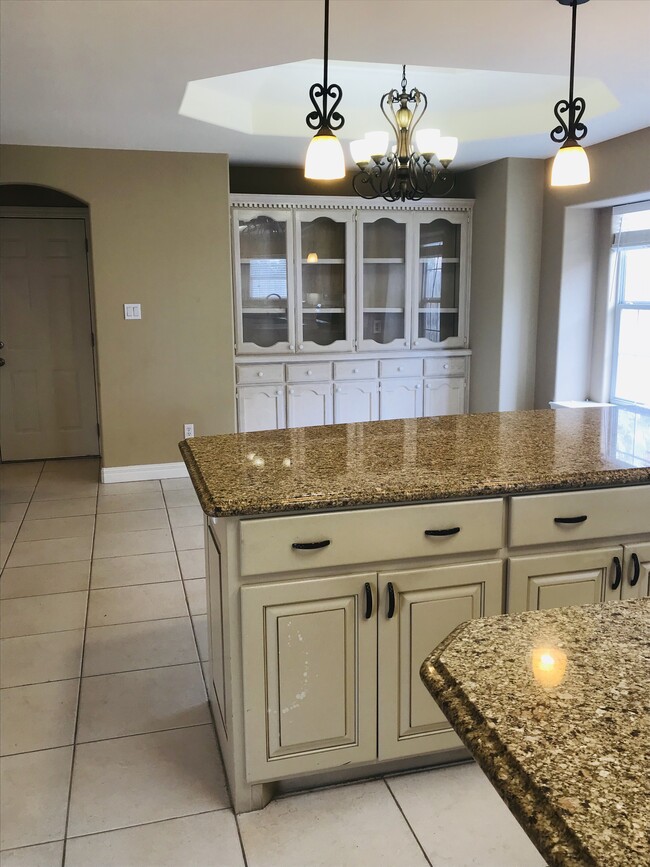 Oversized counter breakfast area and counter space - 10212 N 12th St