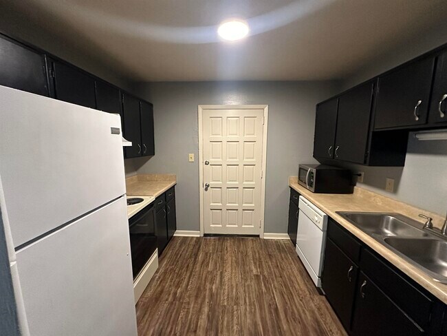 Foto del edificio - 1235 Buckingham Dr