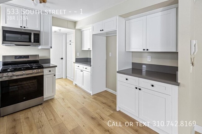 Building Photo - 533 South St