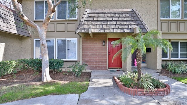 Foto del edificio - 18243 Cabrillo Ct