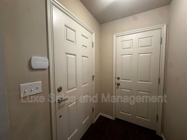 Photo - 785 SW 13th St House