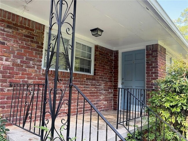 Building Photo - 213 Buchanan Terrace