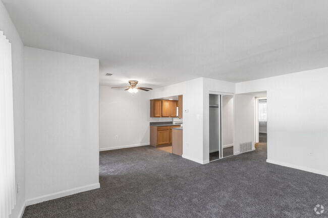 1 BR, 1 BA - 825 SF - Woodland Apartments