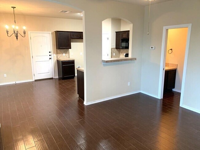 Foto del edificio - 215 N College St