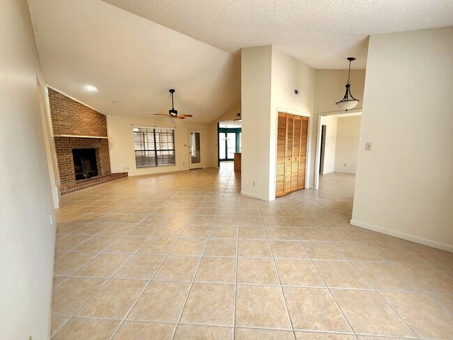 Foto del edificio - Step into luxury living with this stunning residence!