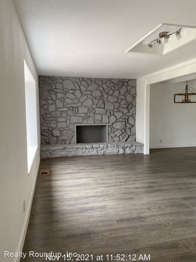 Foto del edificio - 3 br, 2 bath House - 7909 Carmencita Ave