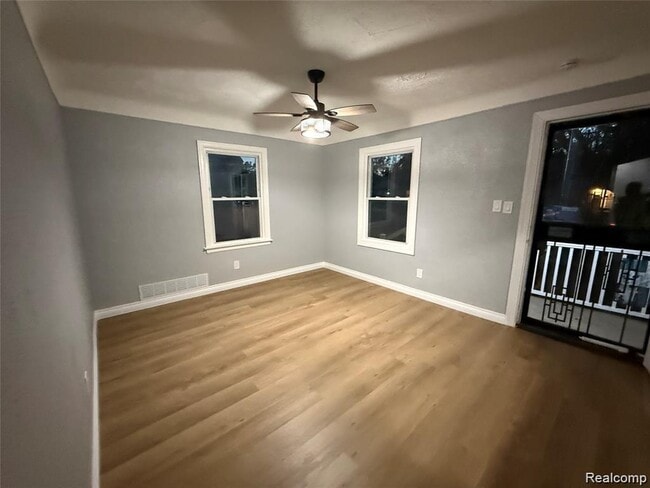 Building Photo - 20084 Greenview Ave