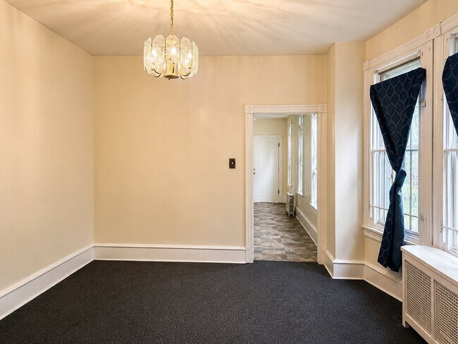 Foto del edificio - Spacious 6-Bedroom Rental in North Philadelphia | Small Dogs Welcome
