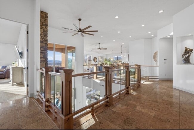 Building Photo - VIEWS AND FURNISHED