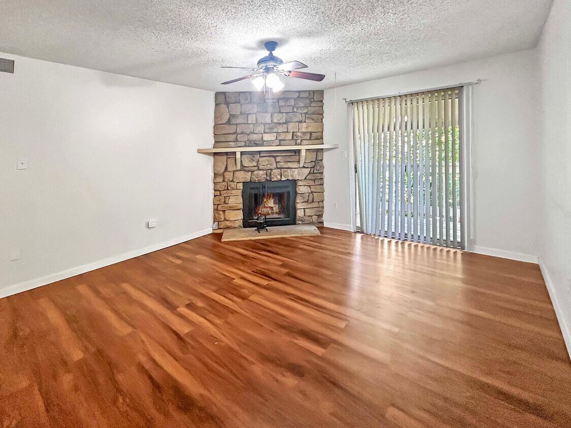 Foto principal - $0 DEPOSIT OPTION. SPACIOUS 2-BEDROOM, 2-B...