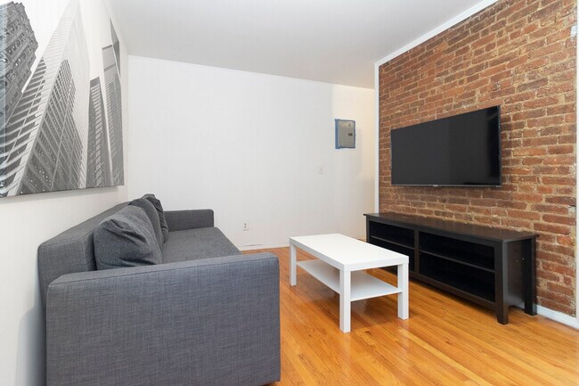 Foto del edificio - 309-311-311 E 95th St