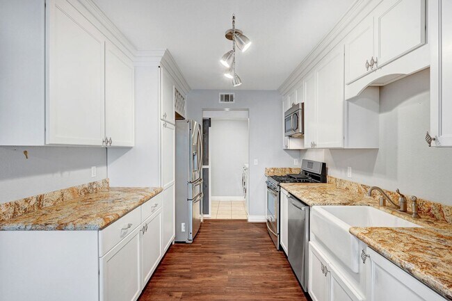 Building Photo - Stunning Summerlin Townhome!