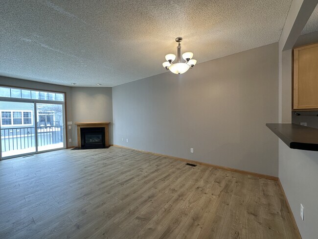 Foto del edificio - 405 Village Pkwy