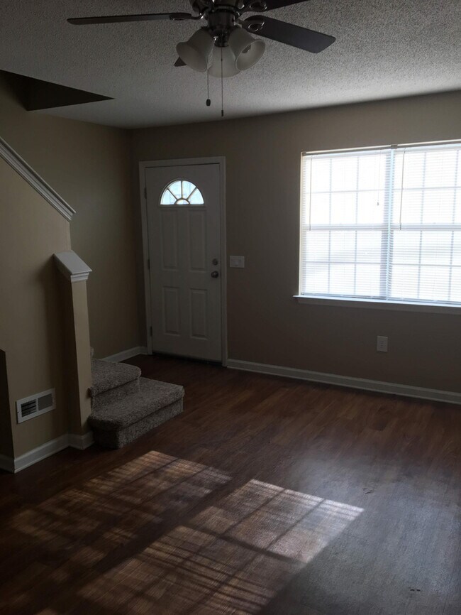 Building Photo - 913 W 38th St