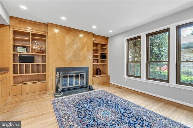 Building Photo - 5211 Strathmore Ave