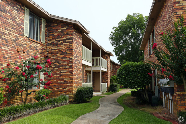 Building Photo - Briarwood Condominiums