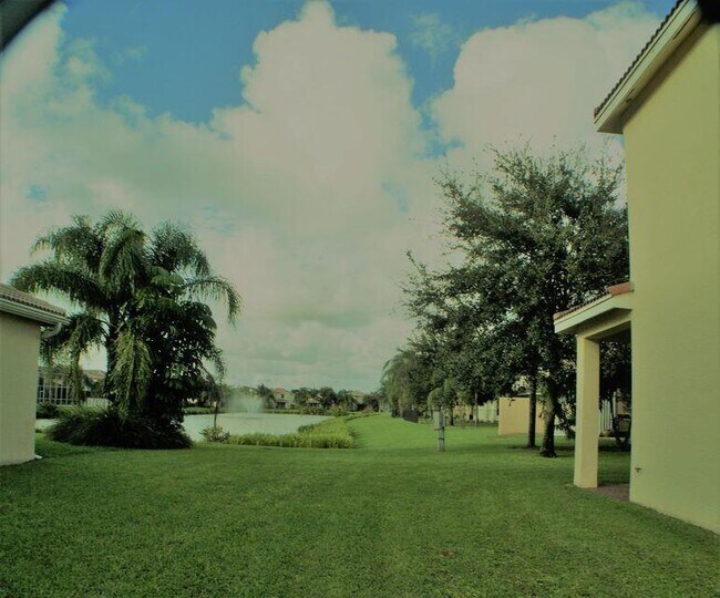 Foto del edificio - 8887 Chestnut Ridge Way